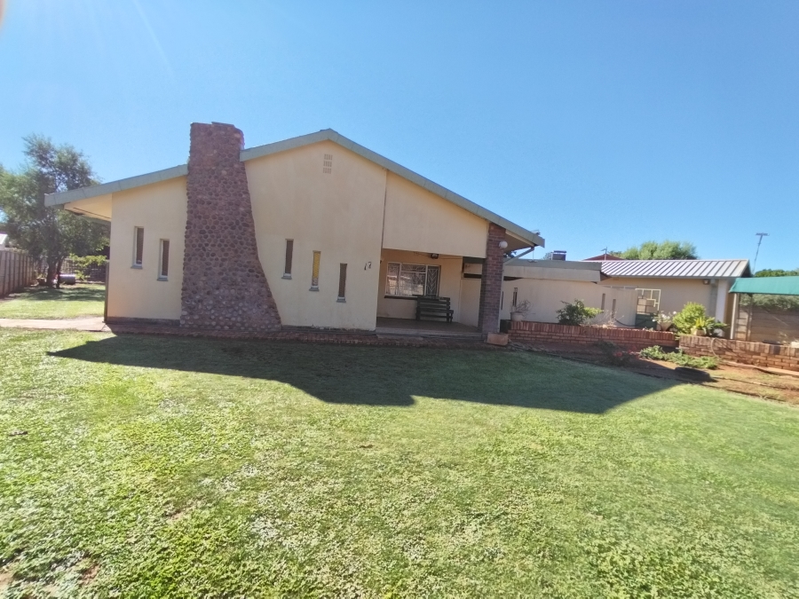 4 Bedroom Property for Sale in Warrenton Northern Cape